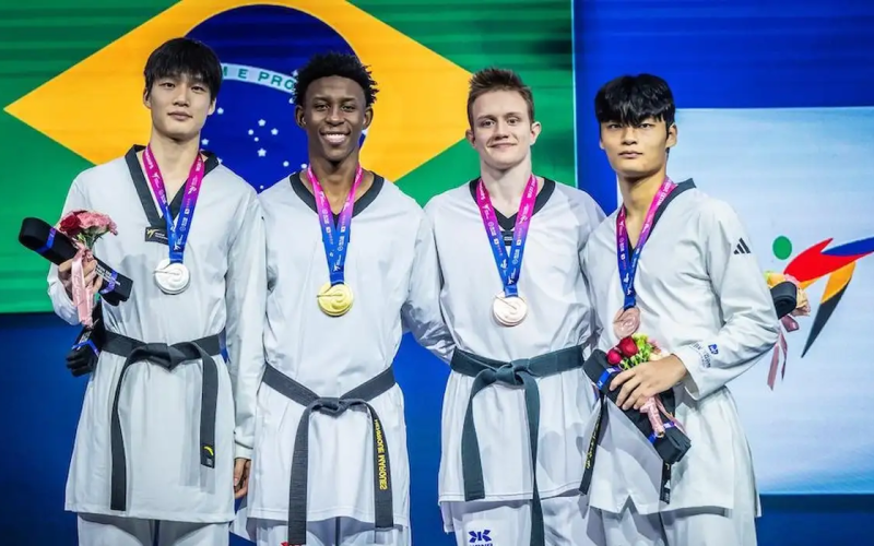 Histórico! Henrique Marques conquista primeiro ouro masculino do Brasil no Mundial de Taekwondo