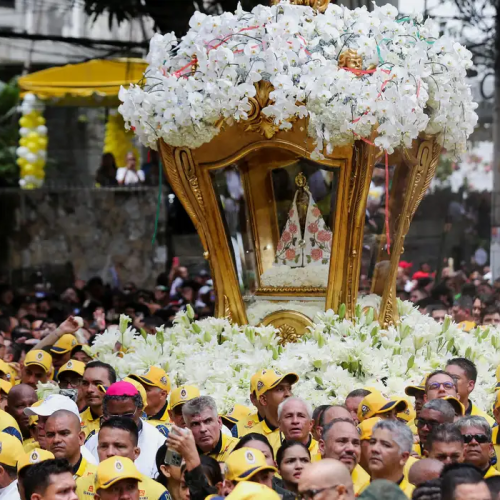 Multidão acompanha procissão do Recírio e encerra o Círio de Nazaré em Belém