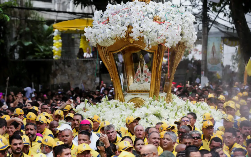 Multidão acompanha procissão do Recírio e encerra o Círio de Nazaré em Belém