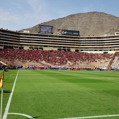 Ônibus atrasado adia início da final da Libertadores para 18h15