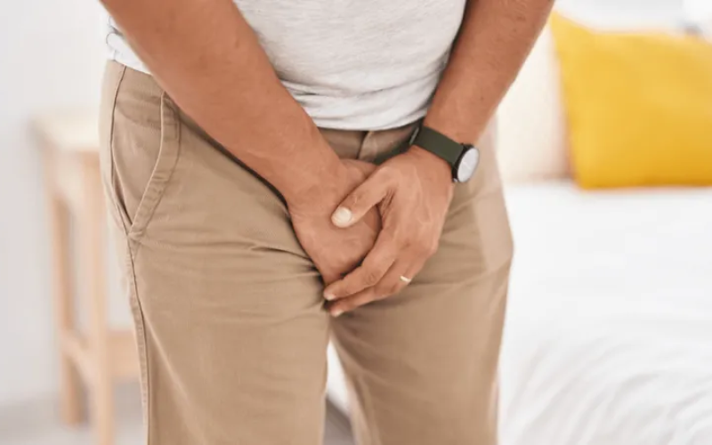 Prótese peniana inflável aumenta o tamanho do pênis? Entenda o que dizem os médicos